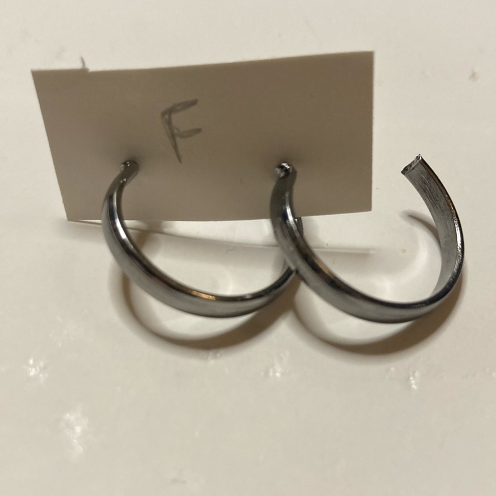*BOGO FREE* Silver hoop earrings